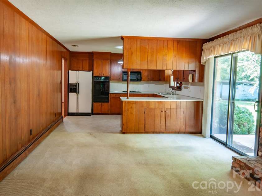 2607 Montgomery Drive, Statesville, NC 28625.  MLS# CAR4432123, YatesRealty ID 55305. 