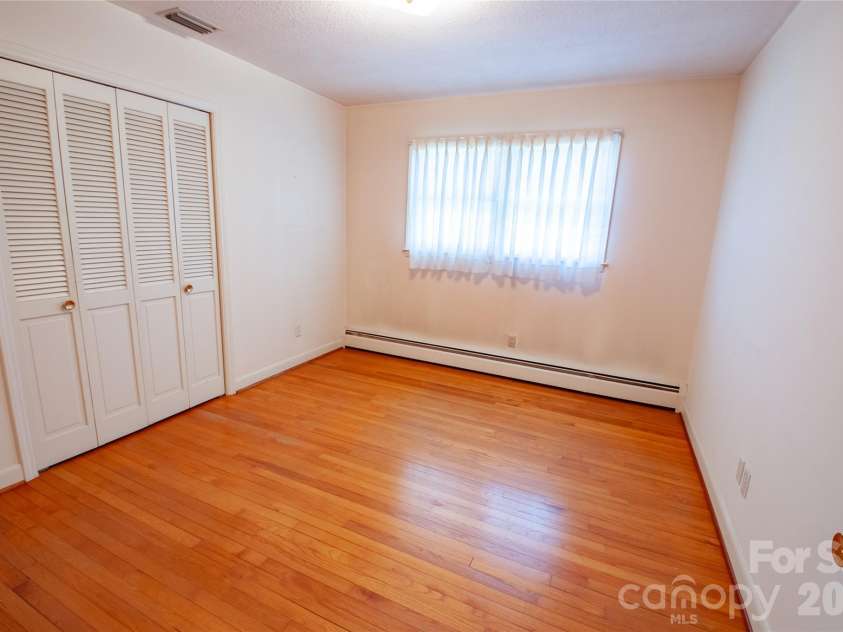 2607 Montgomery Drive, Statesville, NC 28625.  MLS# CAR4432123, YatesRealty ID 55305. 