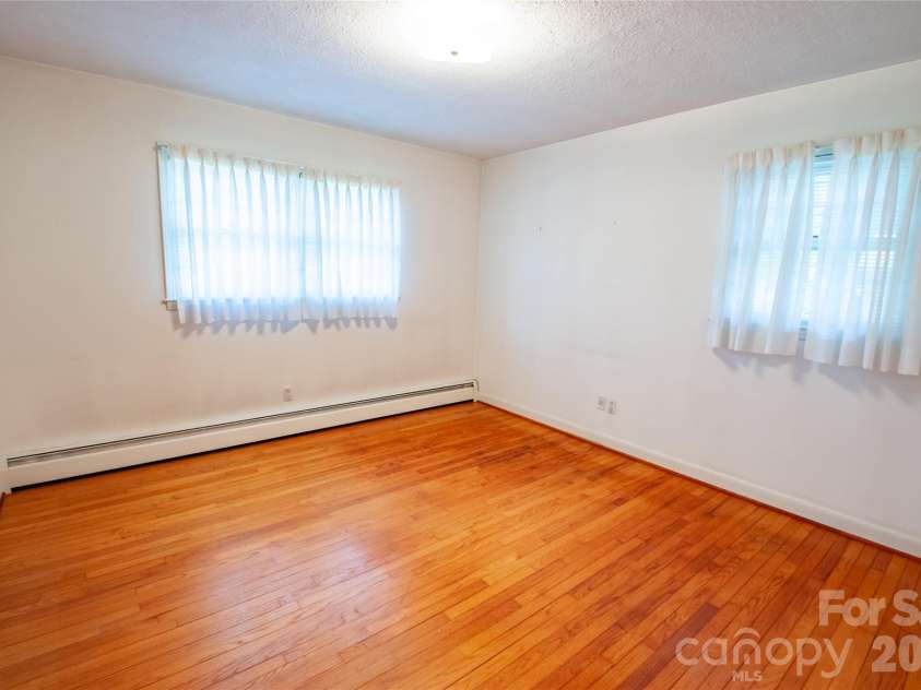 2607 Montgomery Drive, Statesville, NC 28625.  MLS# CAR4432123, YatesRealty ID 55305. 