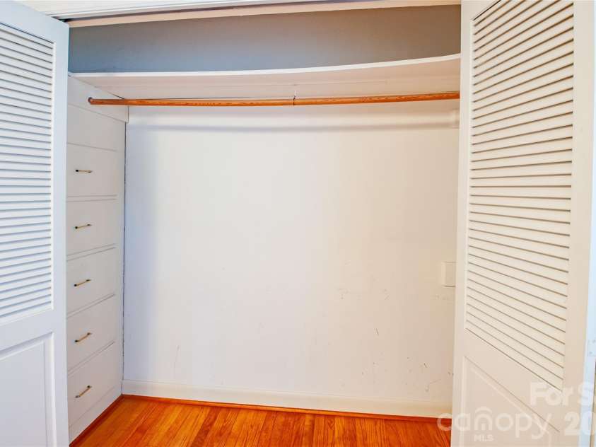 2607 Montgomery Drive, Statesville, NC 28625.  MLS# CAR4432123, YatesRealty ID 55305. 