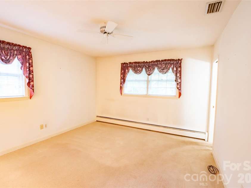 2607 Montgomery Drive, Statesville, NC 28625.  MLS# CAR4432123, YatesRealty ID 55305. 
