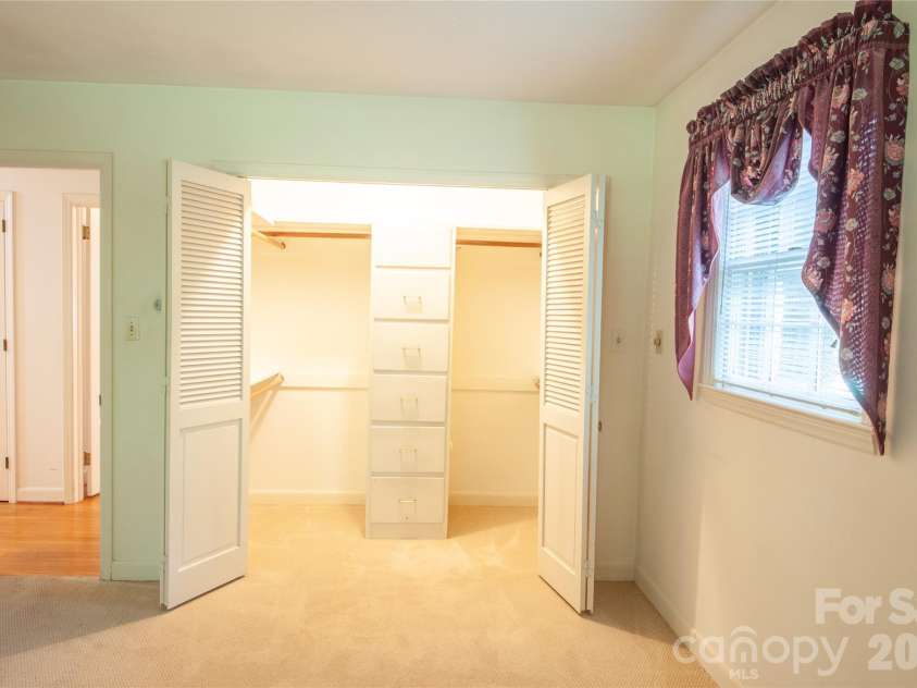 2607 Montgomery Drive, Statesville, NC 28625.  MLS# CAR4432123, YatesRealty ID 55305. 