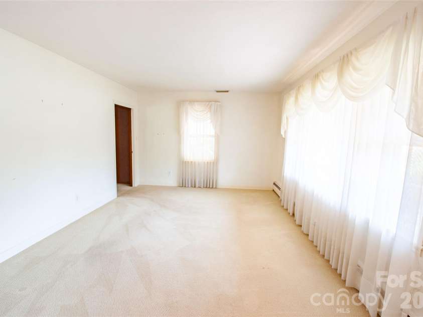 2607 Montgomery Drive, Statesville, NC 28625.  MLS# CAR4432123, YatesRealty ID 55305. 