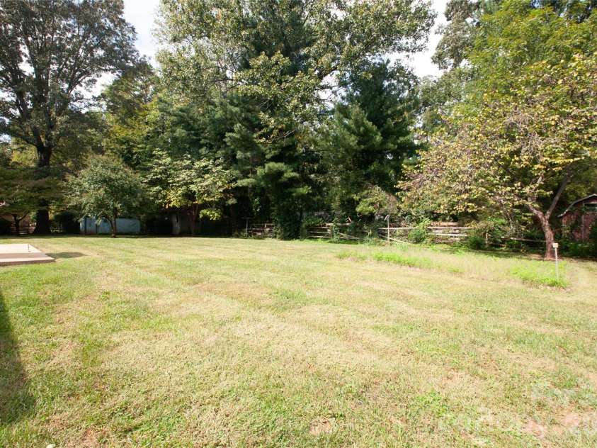2607 Montgomery Drive, Statesville, NC 28625.  MLS# CAR4432123, YatesRealty ID 55305. 