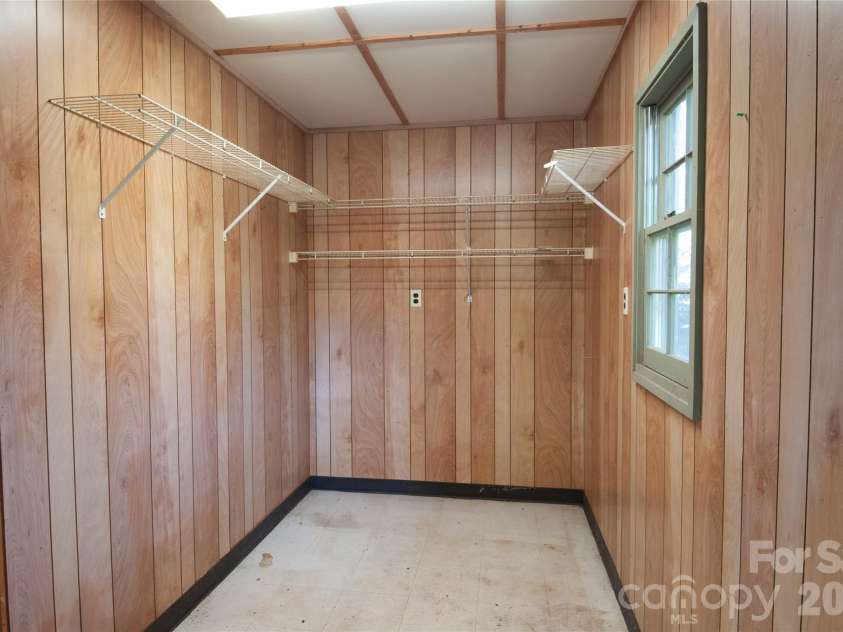 2607 Montgomery Drive, Statesville, NC 28625.  MLS# CAR4432123, YatesRealty ID 55305. 