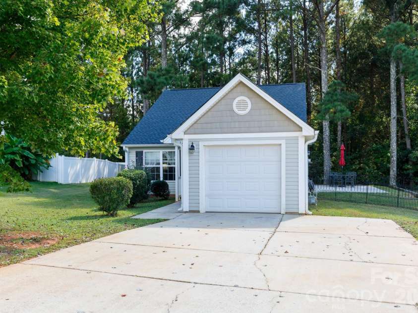 229 Chicago Lane, York, SC 29745.  MLS# CAR4432240, YatesRealty ID 55306. 