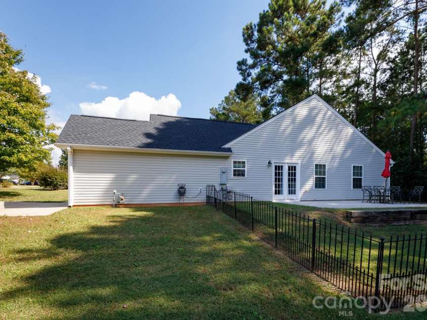 229 Chicago Lane, York, SC 29745.  MLS# CAR4432240, YatesRealty ID 55306. 