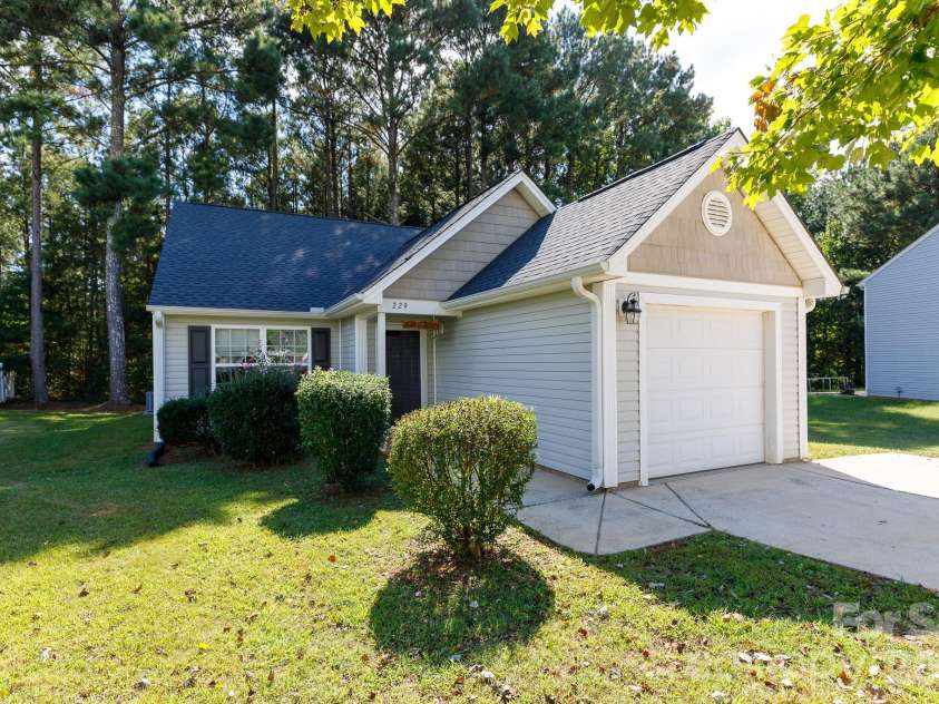 229 Chicago Lane, York, SC 29745.  MLS# CAR4432240, YatesRealty ID 55306. 