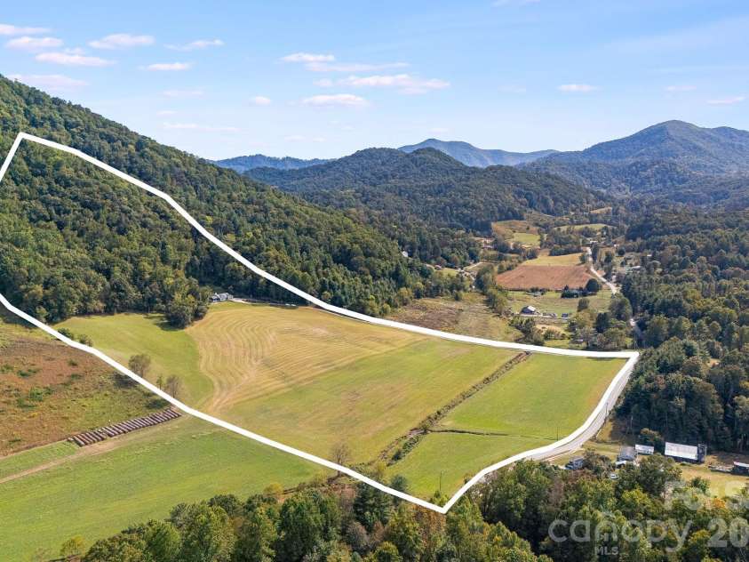 422 Turkey Creek Road, Leicester, NC 28748.  MLS# CAR4426081, YatesRealty ID 55310. 