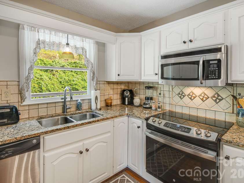 422 Turkey Creek Road, Leicester, NC 28748.  MLS# CAR4426081, YatesRealty ID 55310. 