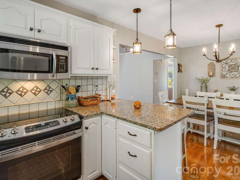 422 Turkey Creek Road, Leicester, NC 28748.  MLS# CAR4426081, YatesRealty ID 55310. 