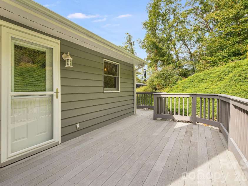 422 Turkey Creek Road, Leicester, NC 28748.  MLS# CAR4426081, YatesRealty ID 55310. 