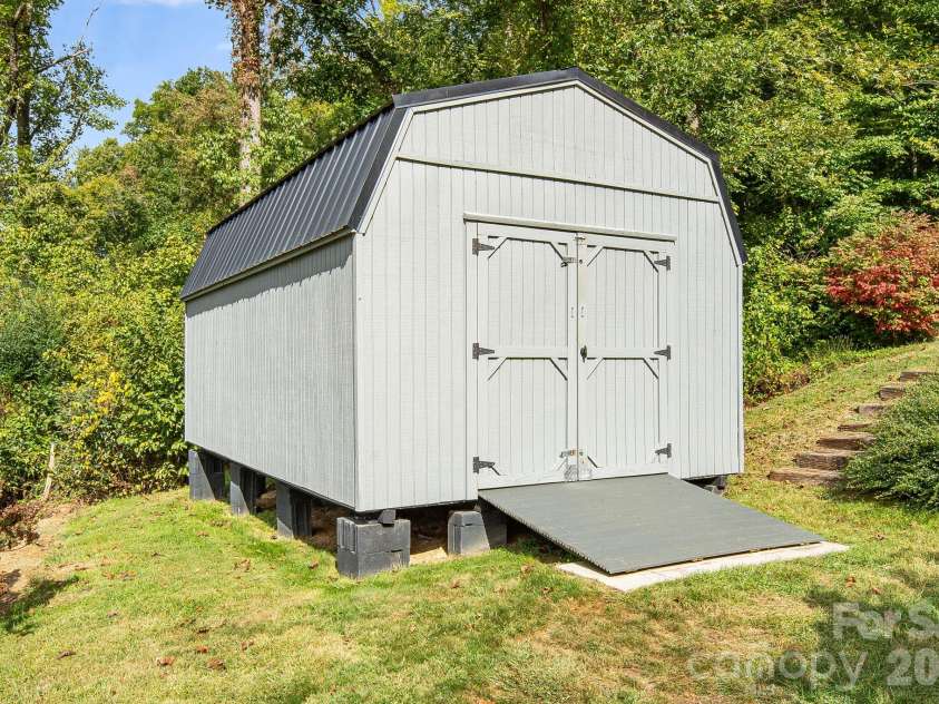 422 Turkey Creek Road, Leicester, NC 28748.  MLS# CAR4426081, YatesRealty ID 55310. 