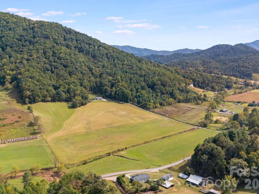 422 Turkey Creek Road, Leicester, NC 28748.  MLS# CAR4426081, YatesRealty ID 55310. 