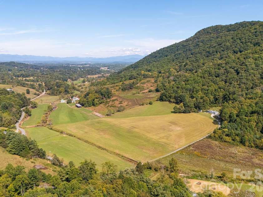 422 Turkey Creek Road, Leicester, NC 28748.  MLS# CAR4426081, YatesRealty ID 55310. 