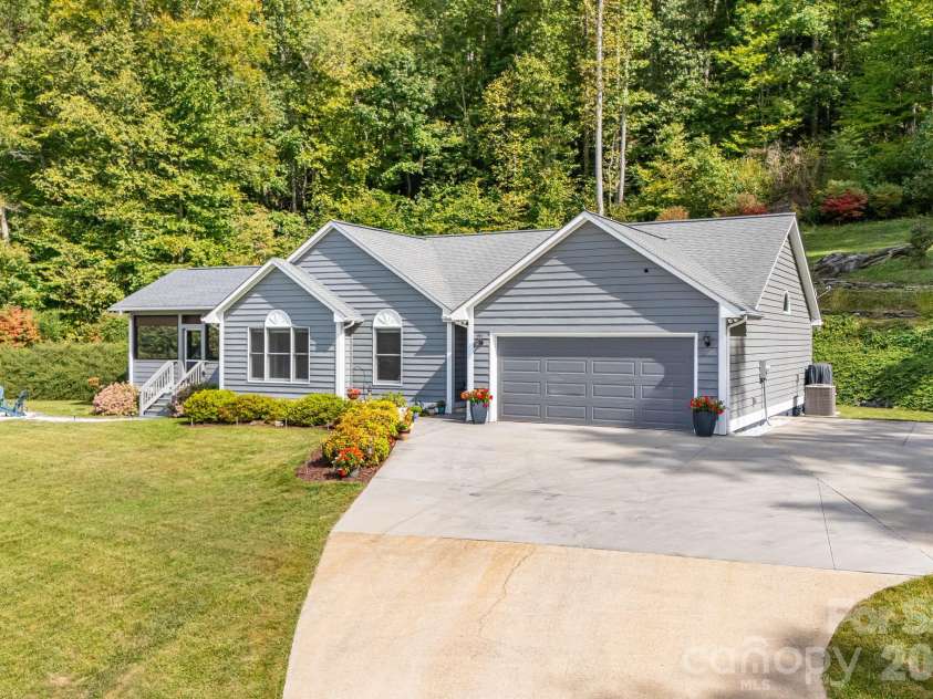 422 Turkey Creek Road, Leicester, NC 28748.  MLS# CAR4426081, YatesRealty ID 55310. 