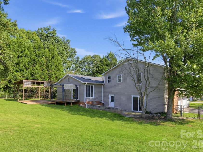 1206 Three Bridges Road, Easley, SC 29642.  MLS# CAR4430435, YatesRealty ID 55311. 
