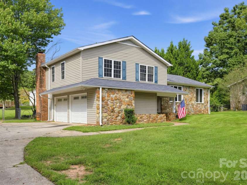 1206 Three Bridges Road, Easley, SC 29642.  MLS# CAR4430435, YatesRealty ID 55311. 