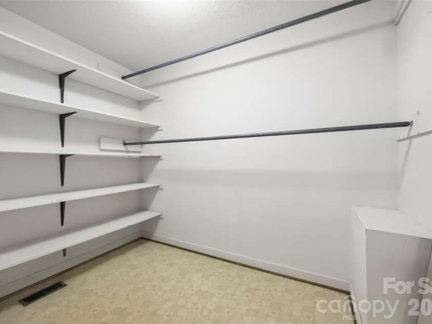 2925 Fallston Waco Road, Shelby, NC 28150.  MLS# CAR4430911, YatesRealty ID 55314. Huge walk in closet!