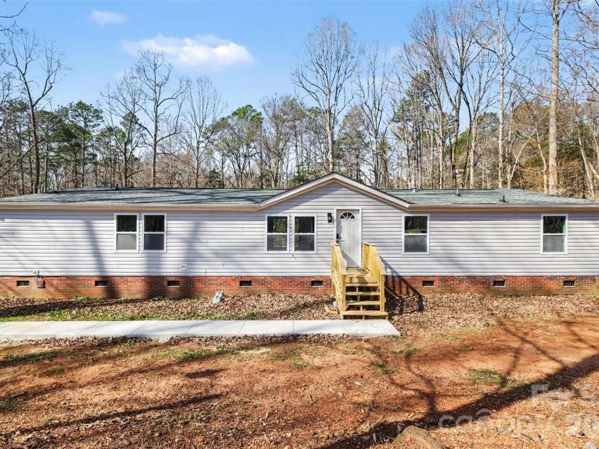5050 Park Creek Drive, Mount Holly, NC 28120.  MLS# CAR4355230, YatesRealty ID 5532. 