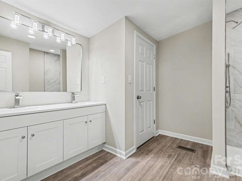 5050 Park Creek Drive, Mount Holly, NC 28120.  MLS# CAR4355230, YatesRealty ID 5532. 
