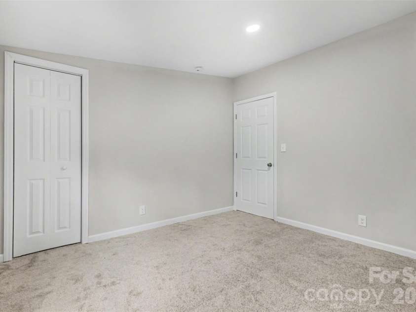 5050 Park Creek Drive, Mount Holly, NC 28120.  MLS# CAR4355230, YatesRealty ID 5532. 