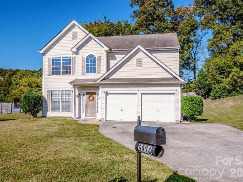 5924 Barefoot Lane, Concord, NC 28025.  MLS# CAR4431452, YatesRealty ID 55321. 