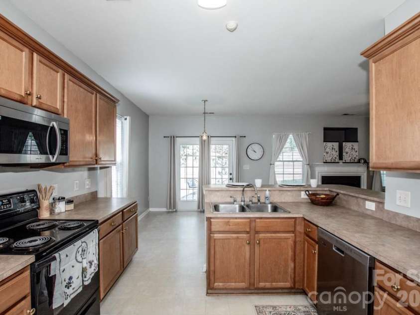 5924 Barefoot Lane, Concord, NC 28025.  MLS# CAR4431452, YatesRealty ID 55321. 