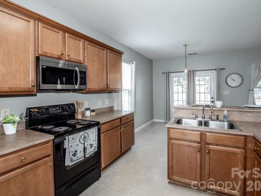 5924 Barefoot Lane, Concord, NC 28025.  MLS# CAR4431452, YatesRealty ID 55321. 