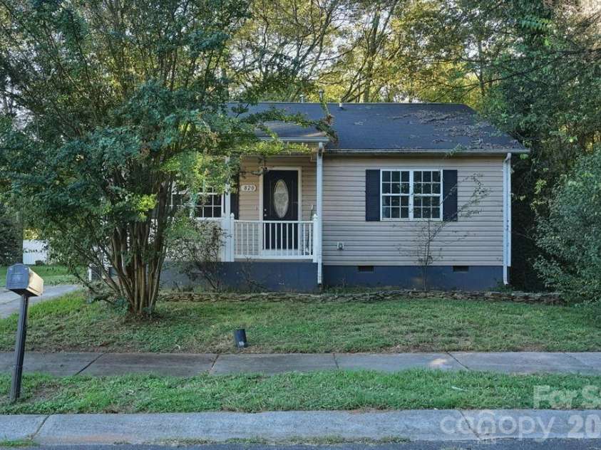 820 Blackwelder Drive, Davidson, NC 28036.  MLS# CAR4432243, YatesRealty ID 55324. 