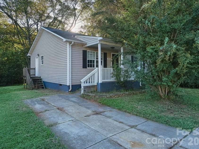 820 Blackwelder Drive, Davidson, NC 28036.  MLS# CAR4432243, YatesRealty ID 55324. 