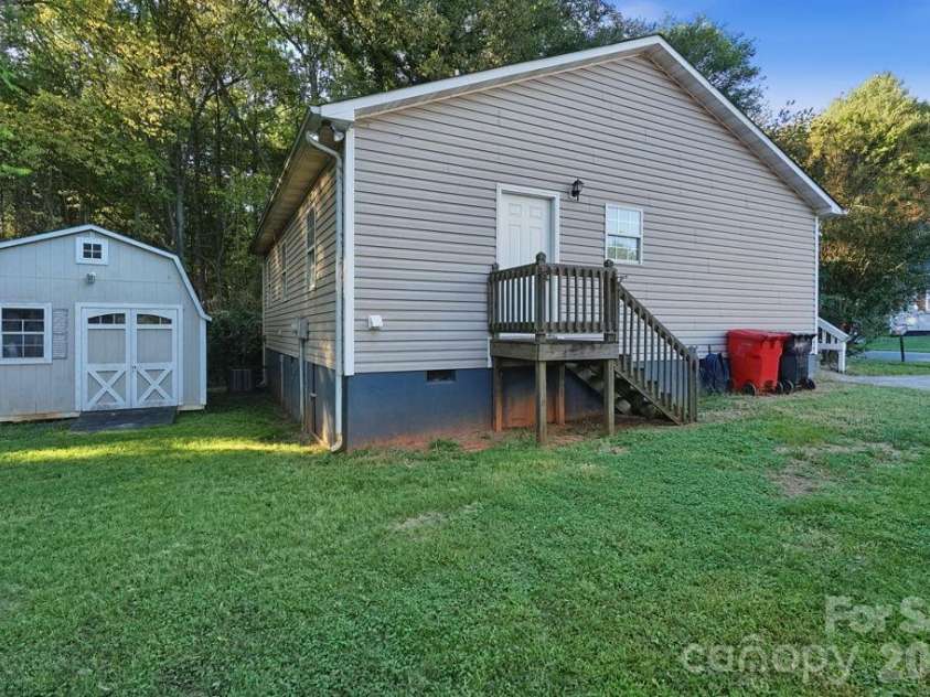 820 Blackwelder Drive, Davidson, NC 28036.  MLS# CAR4432243, YatesRealty ID 55324. 
