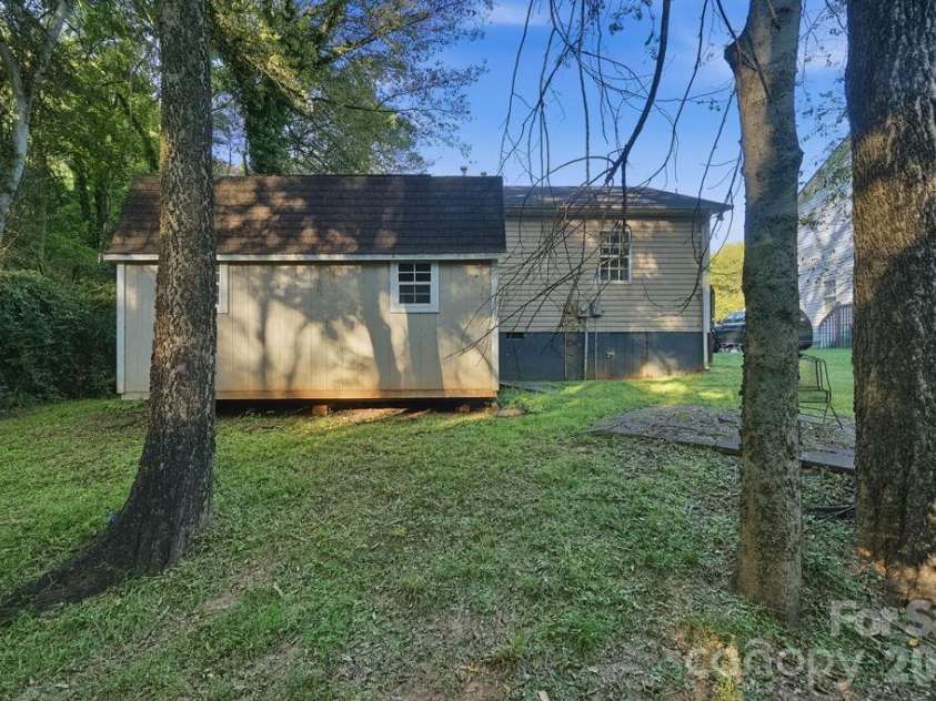 820 Blackwelder Drive, Davidson, NC 28036.  MLS# CAR4432243, YatesRealty ID 55324. 