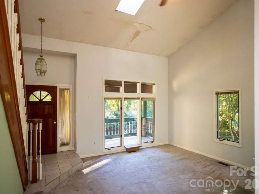 79 Pine Cone Drive, Asheville, NC 28805.  MLS# CAR4432175, YatesRealty ID 55326. 