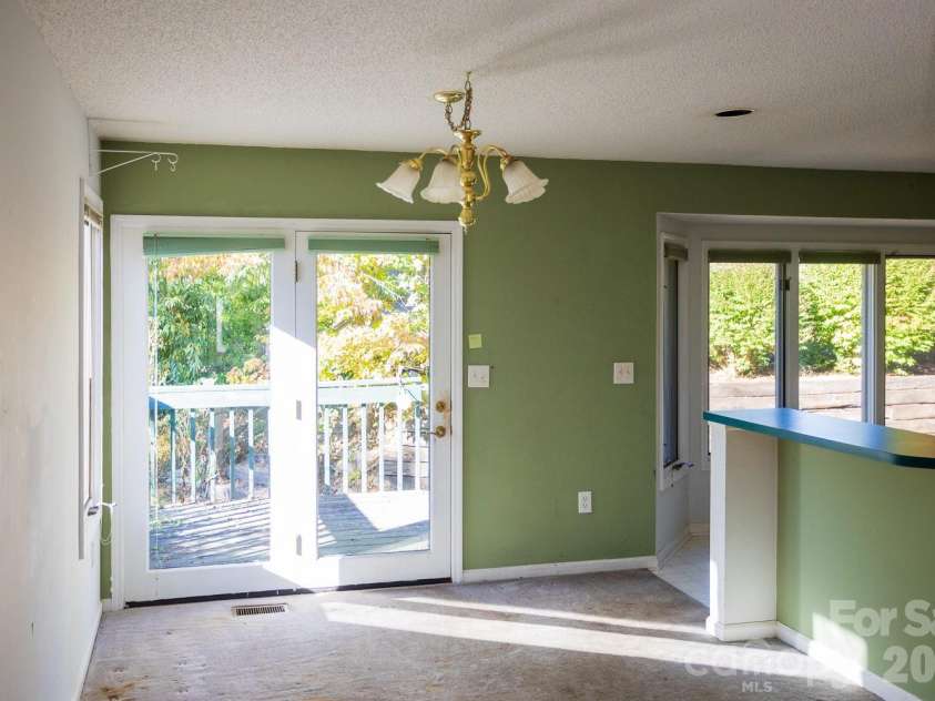 79 Pine Cone Drive, Asheville, NC 28805.  MLS# CAR4432175, YatesRealty ID 55326. 
