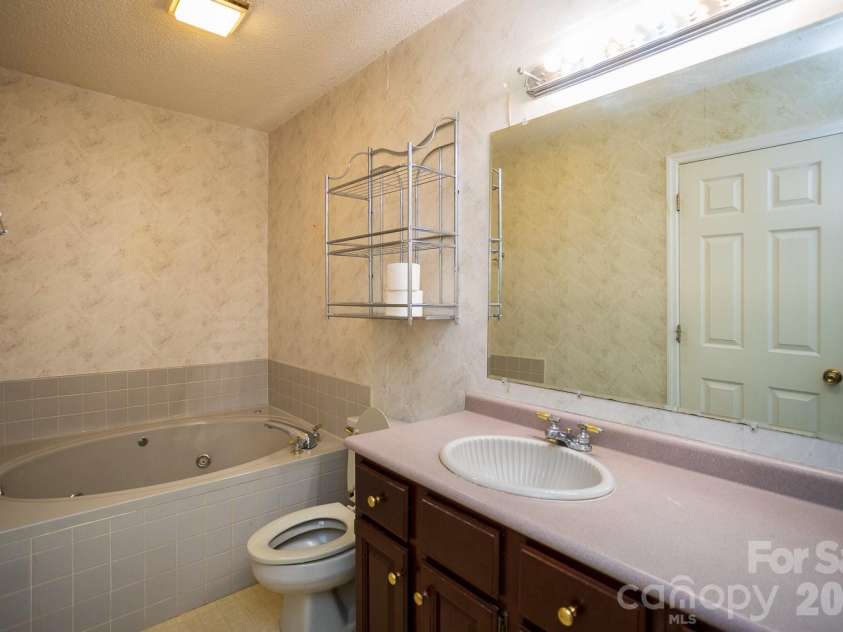 79 Pine Cone Drive, Asheville, NC 28805.  MLS# CAR4432175, YatesRealty ID 55326. 