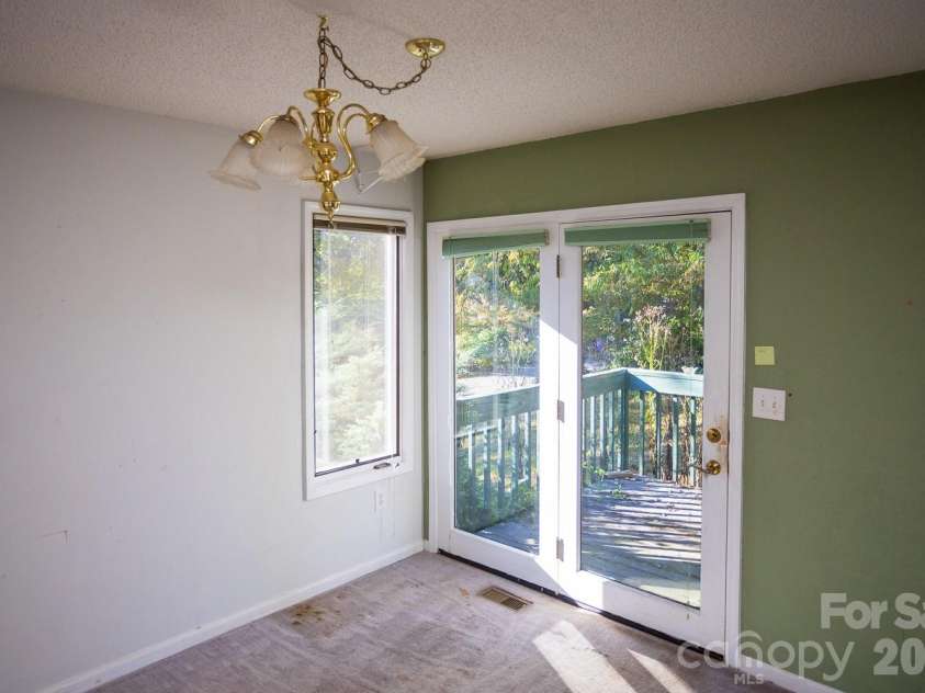 79 Pine Cone Drive, Asheville, NC 28805.  MLS# CAR4432175, YatesRealty ID 55326. 