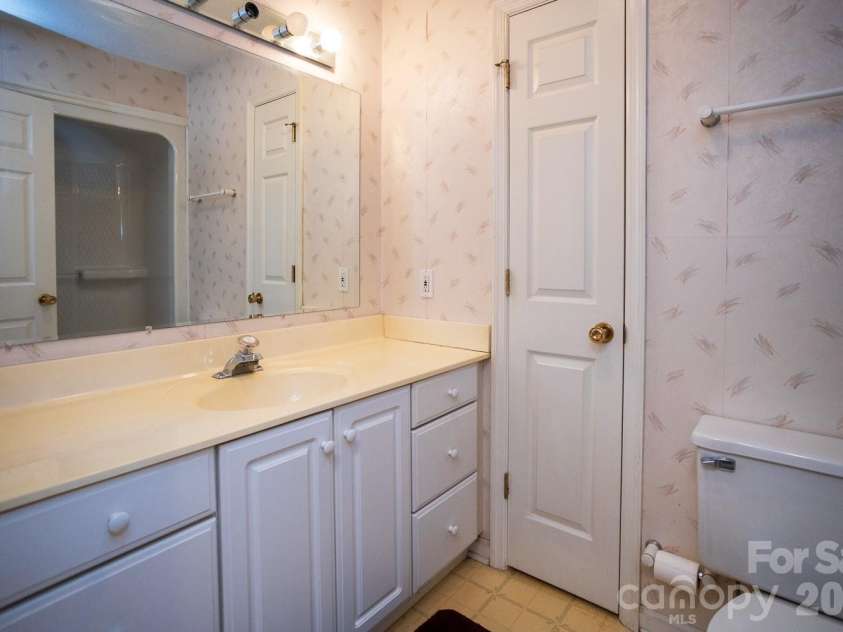 79 Pine Cone Drive, Asheville, NC 28805.  MLS# CAR4432175, YatesRealty ID 55326. 