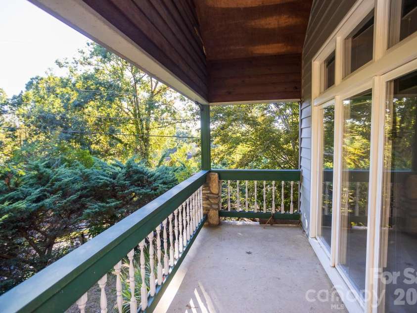 79 Pine Cone Drive, Asheville, NC 28805.  MLS# CAR4432175, YatesRealty ID 55326. 