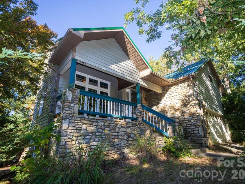79 Pine Cone Drive, Asheville, NC 28805.  MLS# CAR4432175, YatesRealty ID 55326. 