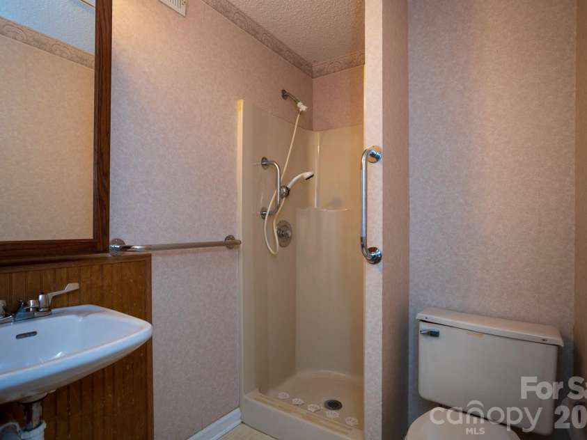 79 Pine Cone Drive, Asheville, NC 28805.  MLS# CAR4432175, YatesRealty ID 55326. 