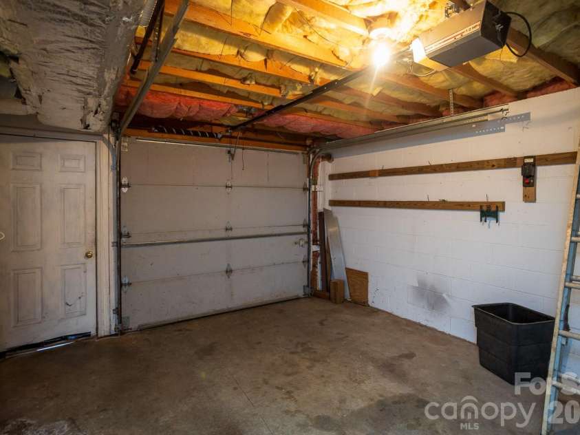 79 Pine Cone Drive, Asheville, NC 28805.  MLS# CAR4432175, YatesRealty ID 55326. 