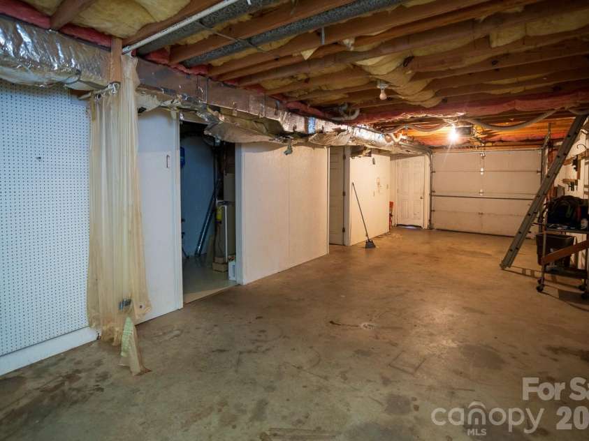 79 Pine Cone Drive, Asheville, NC 28805.  MLS# CAR4432175, YatesRealty ID 55326. 