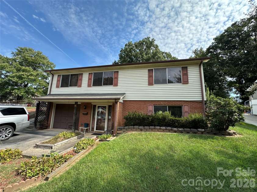 5609 Burleson Drive, Charlotte, NC 28215.  MLS# CAR4429080, YatesRealty ID 55328. 