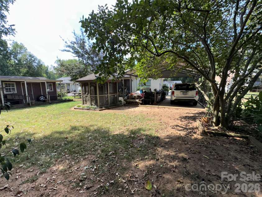 5609 Burleson Drive, Charlotte, NC 28215.  MLS# CAR4429080, YatesRealty ID 55328. 