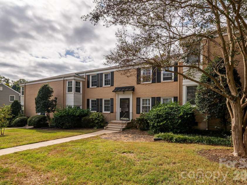 311 Wakefield Road, Charlotte, NC 28209.  MLS# CAR4432592, YatesRealty ID 55331. 