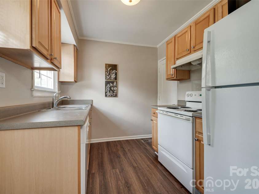 311 Wakefield Road, Charlotte, NC 28209.  MLS# CAR4432592, YatesRealty ID 55331. 