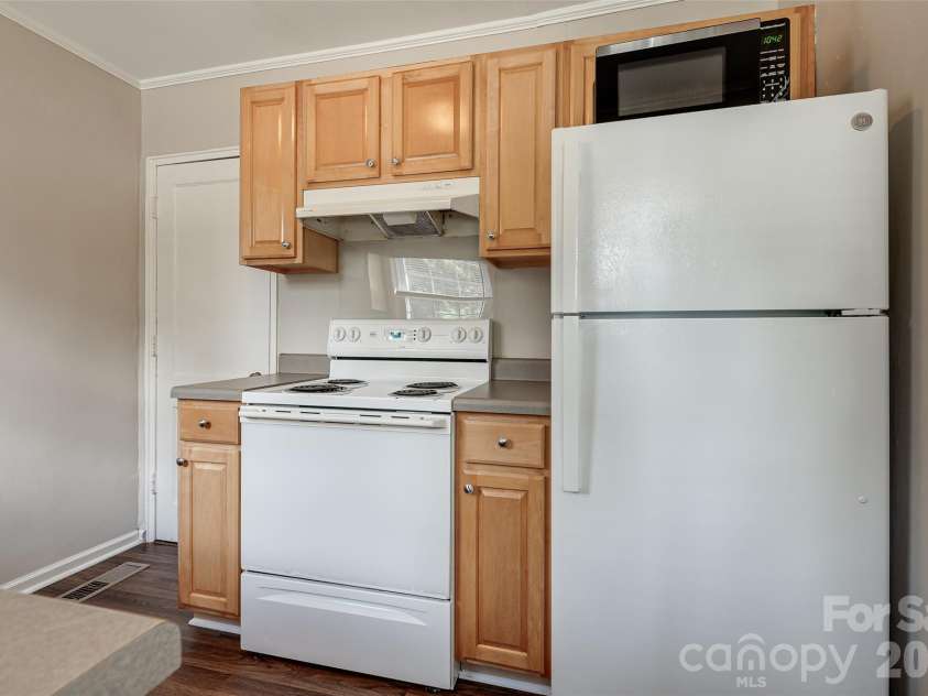 311 Wakefield Road, Charlotte, NC 28209.  MLS# CAR4432592, YatesRealty ID 55331. 