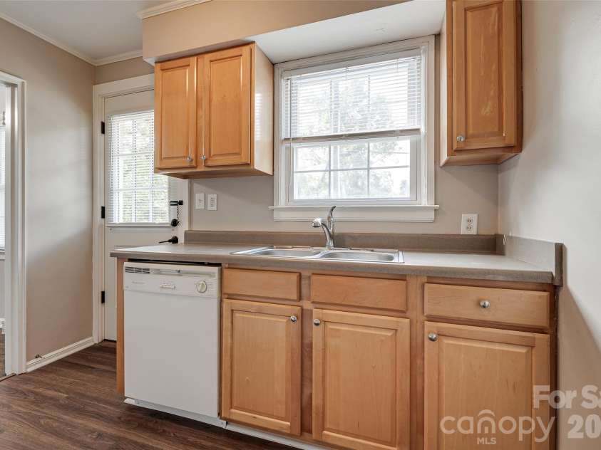 311 Wakefield Road, Charlotte, NC 28209.  MLS# CAR4432592, YatesRealty ID 55331. 
