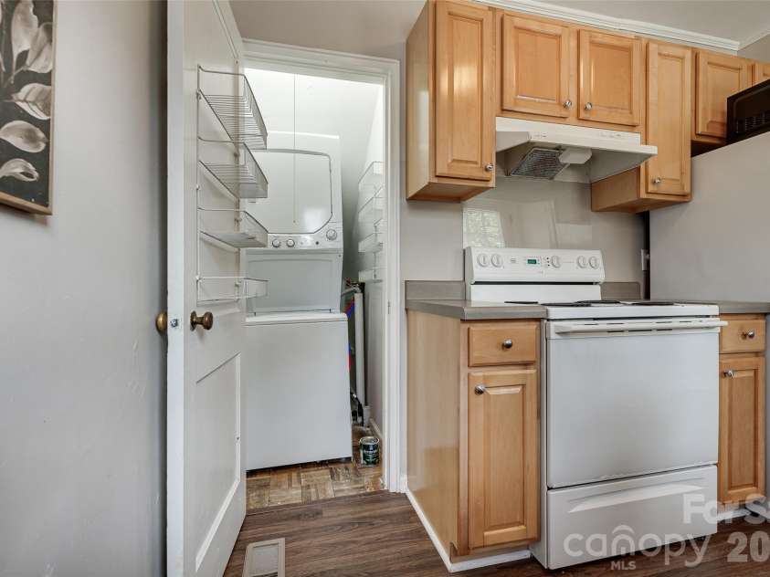 311 Wakefield Road, Charlotte, NC 28209.  MLS# CAR4432592, YatesRealty ID 55331. 
